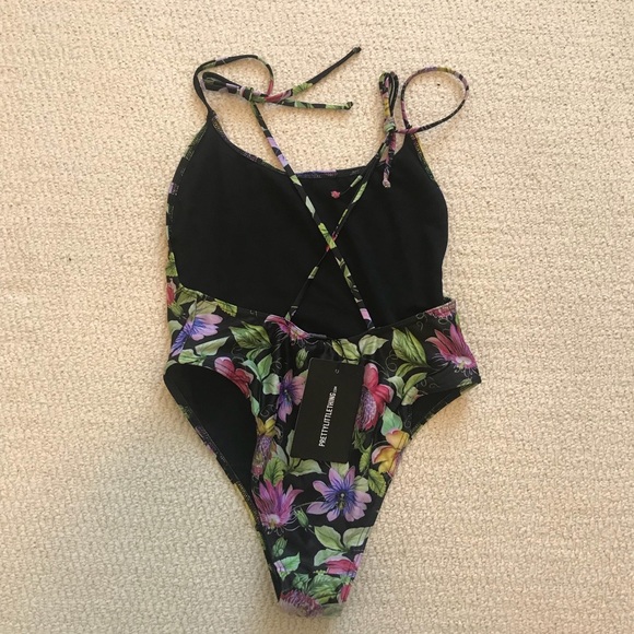 NEW Pretty Little Thing Black Floral Swimsuit - Picture 3 of 3